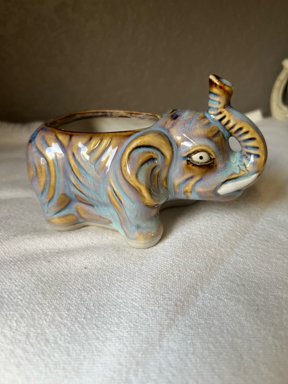 vintage Japanese ceramic elephant planter,  iridescent blue and brown - Picture 9 of 9